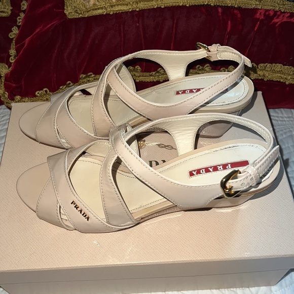 Authentic Prada logo sandals - Picture 4 of 13